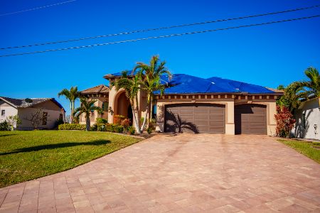 Top 5 Reasons To Invest In Professional Driveway Cleaning In St. Petersburg