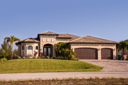 Why Sidewalk Cleaning Is Essential For St. Petersburg Homeowners